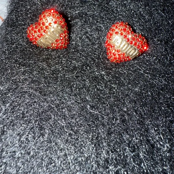 Dior Sparkling Red Heart Earrings - Picture 4 of 5